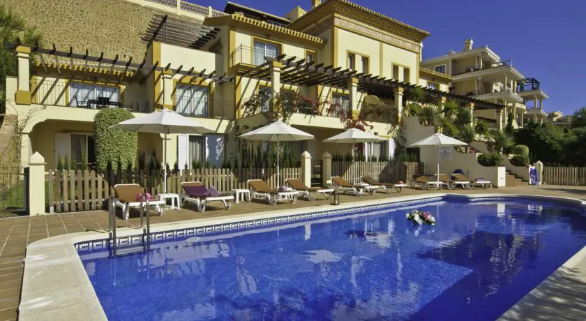 5 Fully Equipped Luxury Apartments as a Single Package